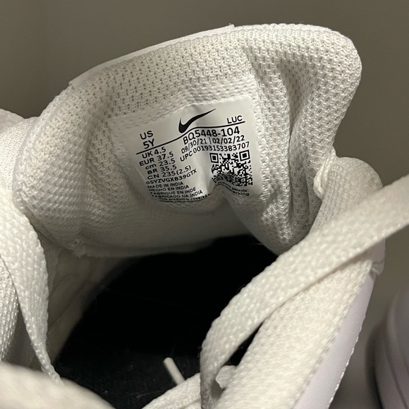 Nike Black and White - Picture 4 of 5